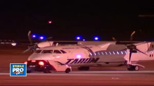 Avionul cu care au fost recuperati pasagerii care au trecut prin clipe de groaza