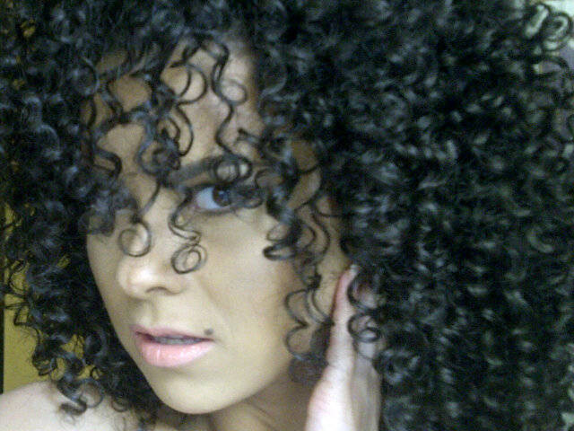 Coafura a la Beyonce. Uite cum ii sta Innei cu parul cret. FOTO