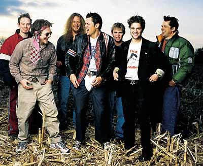 Fara gluma. Beat la volan, un star din "Jackass" a murit intr-un accident