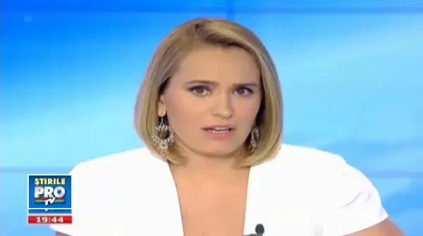 O leoaica isi iubeste atat de mult ingrijitorul, incat il sufoca la propriu