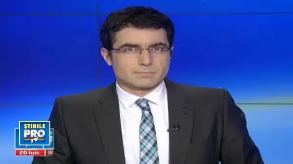 Spectacol nocturn infricosator in SUA. Un turn de televiziune, fulgerat de nenumarate ori. VIDEO