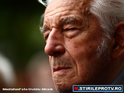 VIDEO. Un membru al CNA, balerin de profesie, a scos un pistol in Parlament