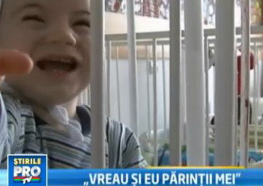 Vreau si eu parintii mei! Trei frati, trei familii surogat si o mama care refuza sa-i creasca