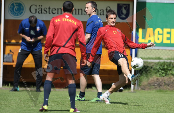 Steaua, aproape sa ia un super jucator!A jucat la Ajax si are o MARE calitate:vine liber de contract