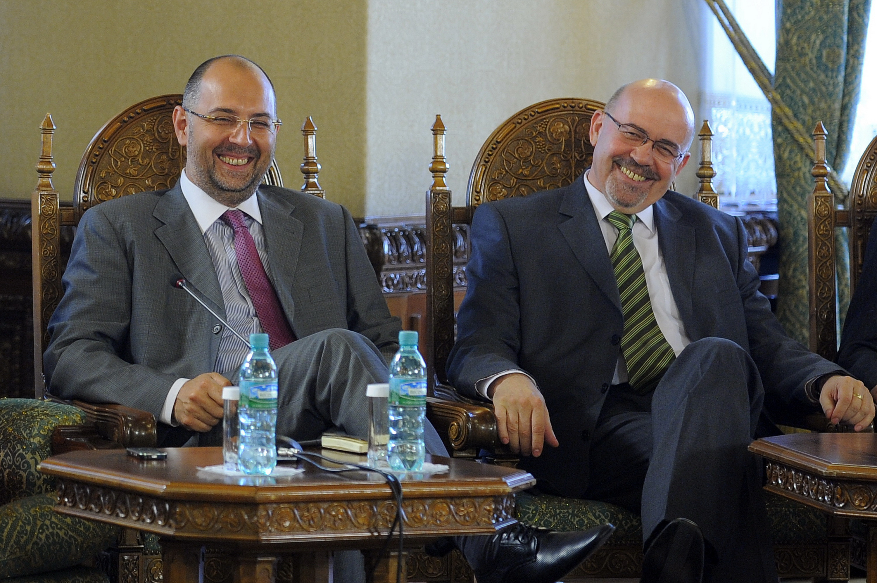 Basescu le-a dat doua variante, decizia lor va schimba tara. Raspunsul UDMR la varianta 8+2