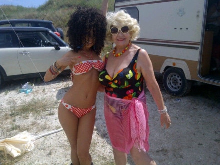 FOTO / Inna ne arata un look nou, dar la fel de sexy!