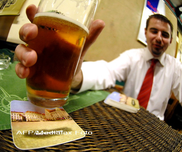 Cel mai iubit concurs de catre barbati: cursa maritima din barci construite din cutii de bere