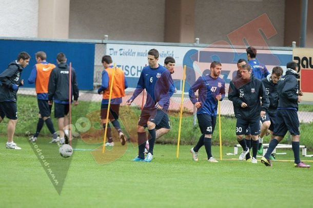 Uite spionul din vestiarul Stelei! De ce este "acuzat" de colegi ca ii "toarna" lui Gigi Becali