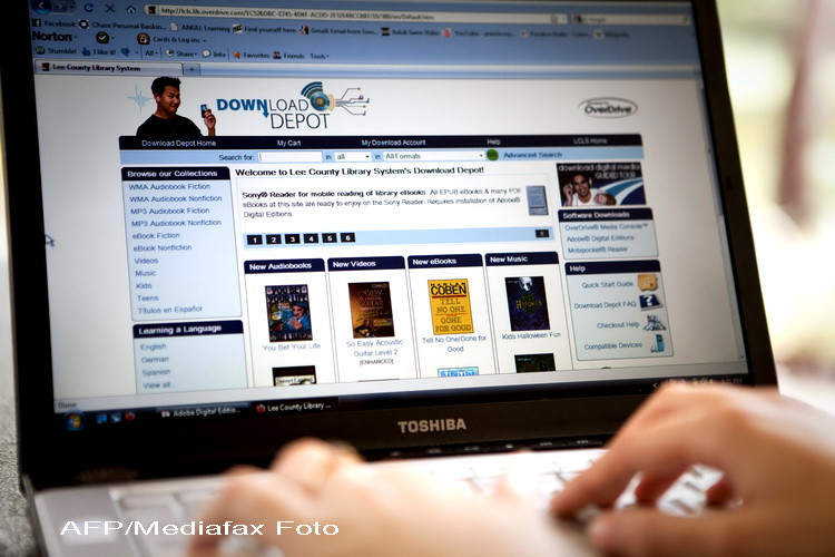 Comisarul european Neelie Kroes: Este inacceptabil ca 54% dintre romani nu au acces la Internet