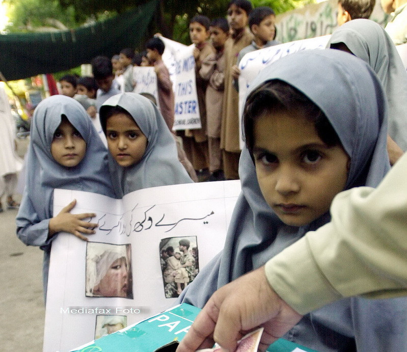 Fetitele de un an din India, obligate la operatii de schimbare de sex