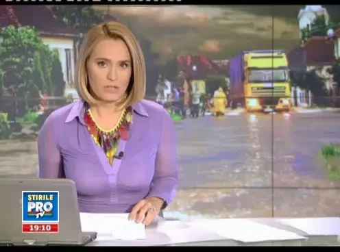 VIDEO. DN 1 s-a transformat intr-o mlastina: apa de 1 metru a blocat traficul