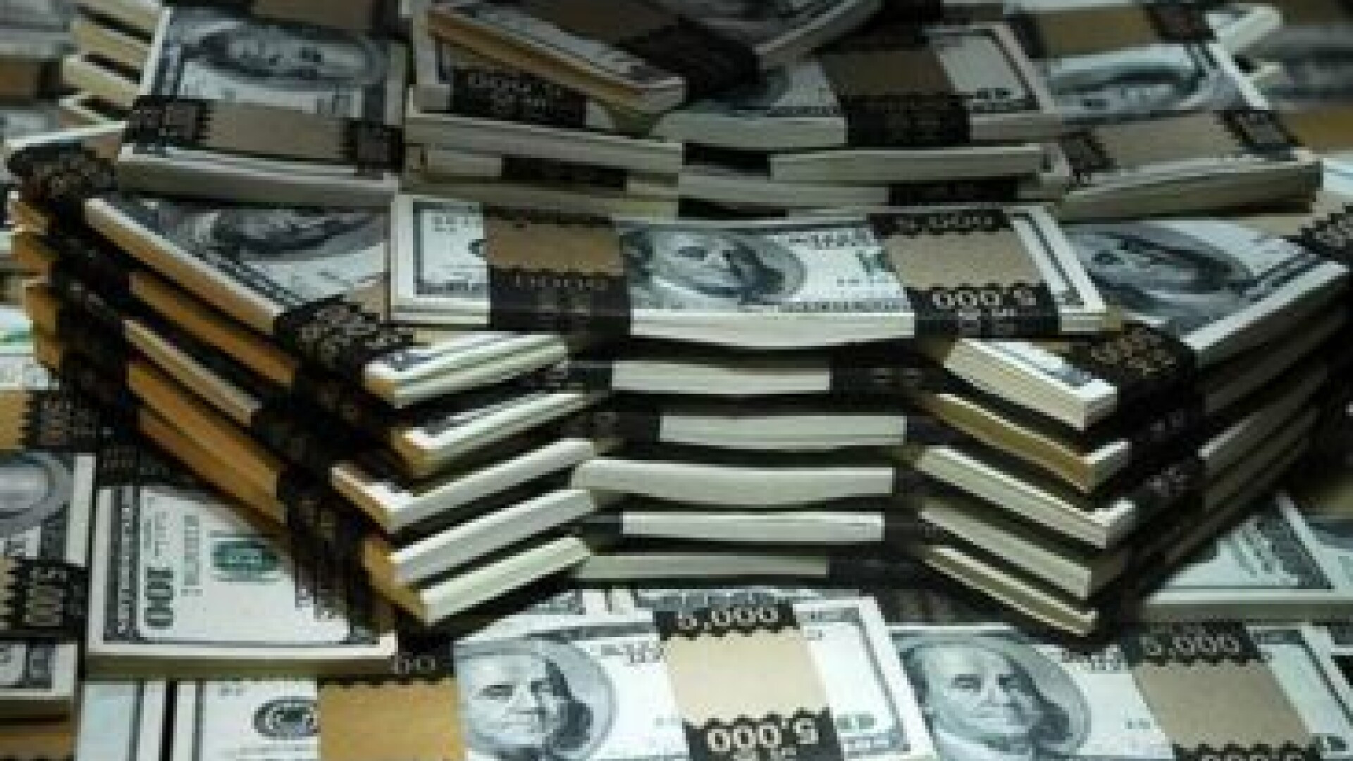 Primul job: vanzator de hamburgeri sau spalator de vase. Acum conduc afaceri de miliarde de dolari