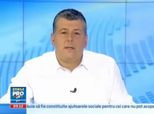 Lupta pentru cel mai vanat burlac. O inotatoare din Africa, peste Brooke Shields si Claudia Schiffer