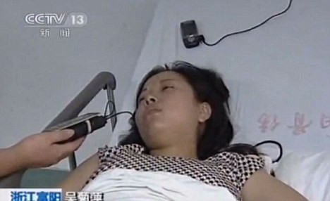 VIDEO. Salvare ca-n filme. O fetita a fost prinsa de o trecatoare dupa ce a cazut de la etajul 10