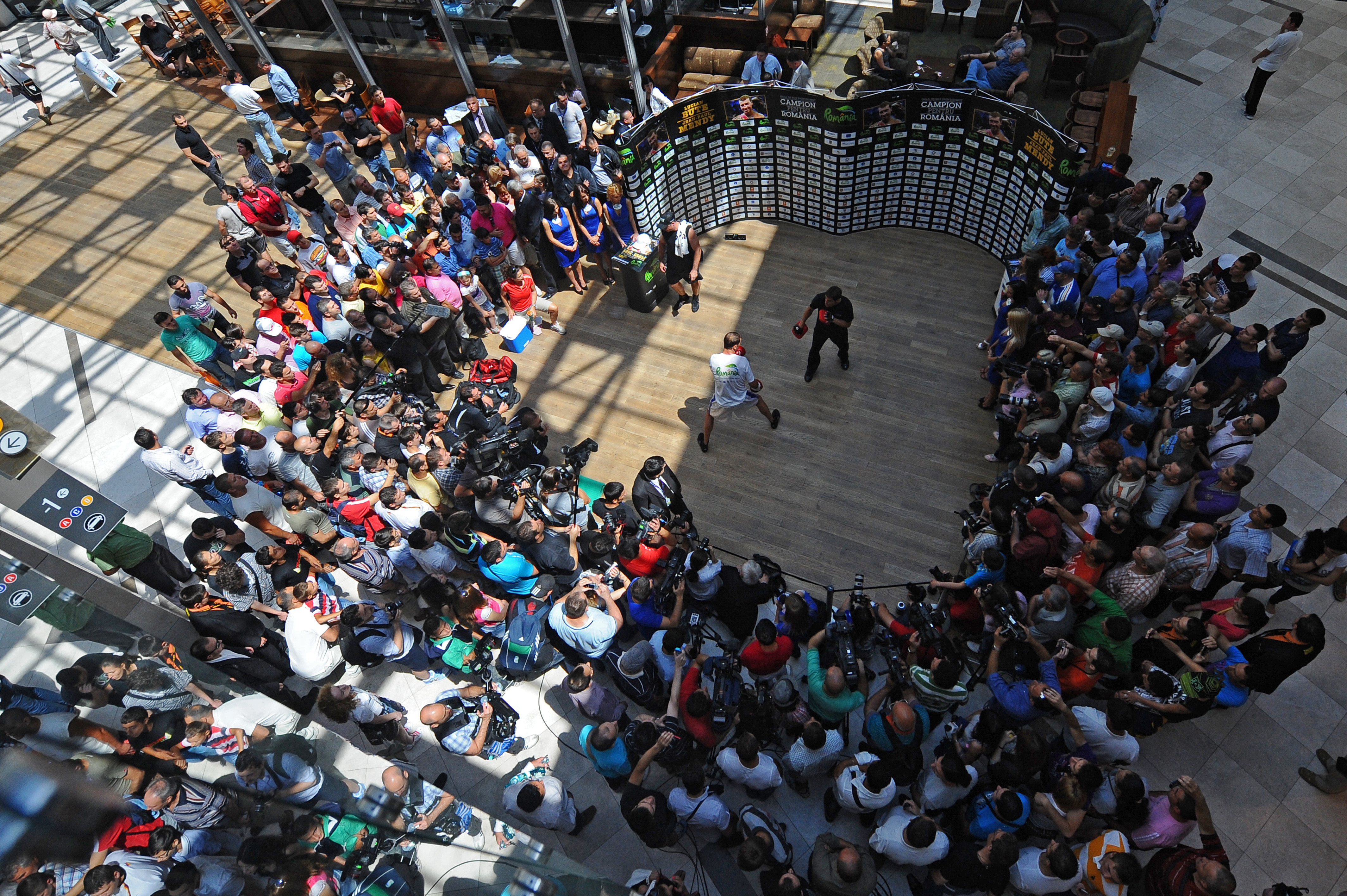 Il iubeste toata Romania. Cum a fost aplaudat Bute inainte de marele meci de sambata, LIVE la ProTV