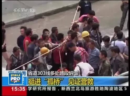 Apele au pus stapanire pe China. Oamenii s-au refugiat pe bucati de beton