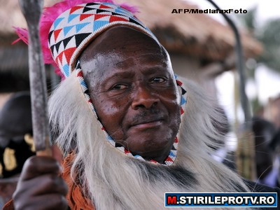 Obicei exploziv in Uganda. Profesorii foloseau o bomba neexplodata pe post de clopot