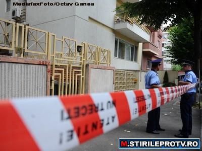 "Aveam chef sa omor pe cineva". Si-a injunghiat sora si a aruncat-o de la etaj