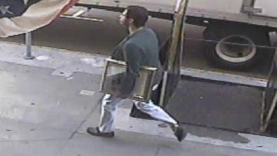 Ce crezi ca are barbatul din imagine la subrat? Un Picasso de 200.000 de dolari