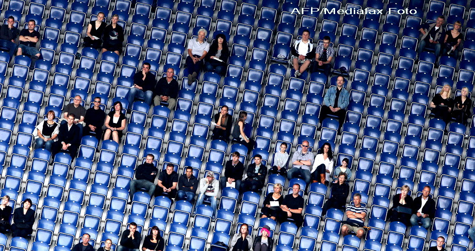 Stadion prabusit in Olanda. Mai multe persoane prinse sub daramaturi