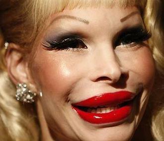 Liftinguri faciale si liposuctii adominale gratuite si rapide. Cat de urata te pot face