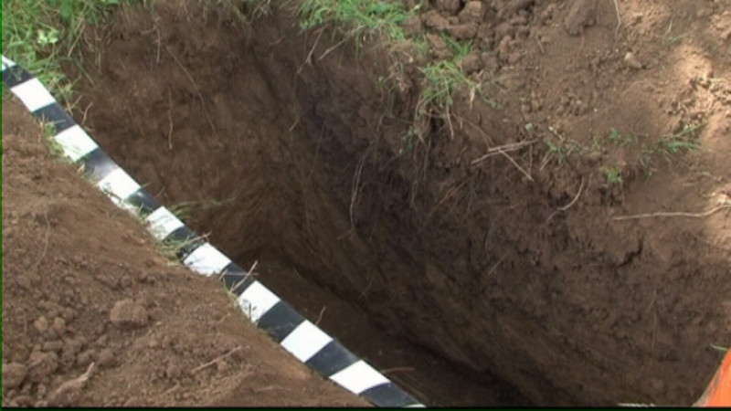 Primarul unei localitati din Timis acuza preotul ca a deshumat un cadavru fara acordul unui procuror