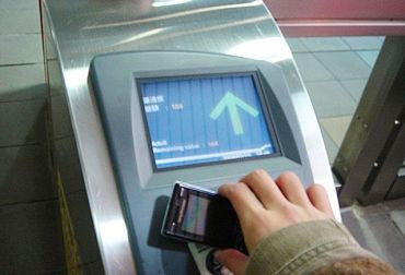 Dispar portofelele. Vezi cum o sa fie inlocuite cu telefoanele mobile