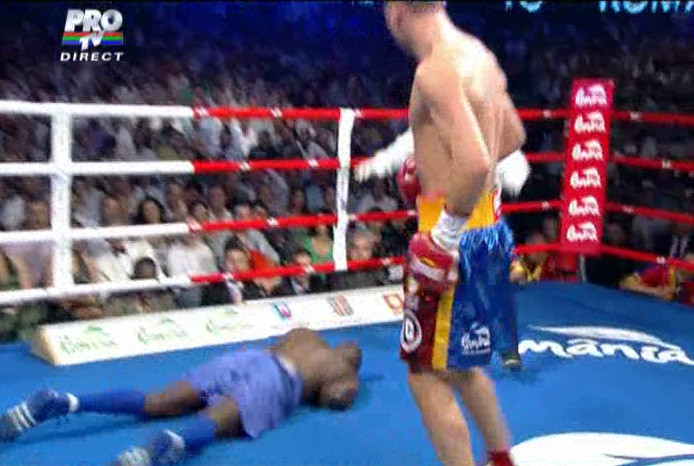 Mr. K.O. Lucian Bute a lovit din nou. Momentul in care l-a pus la podea pe Mendy. VIDEO