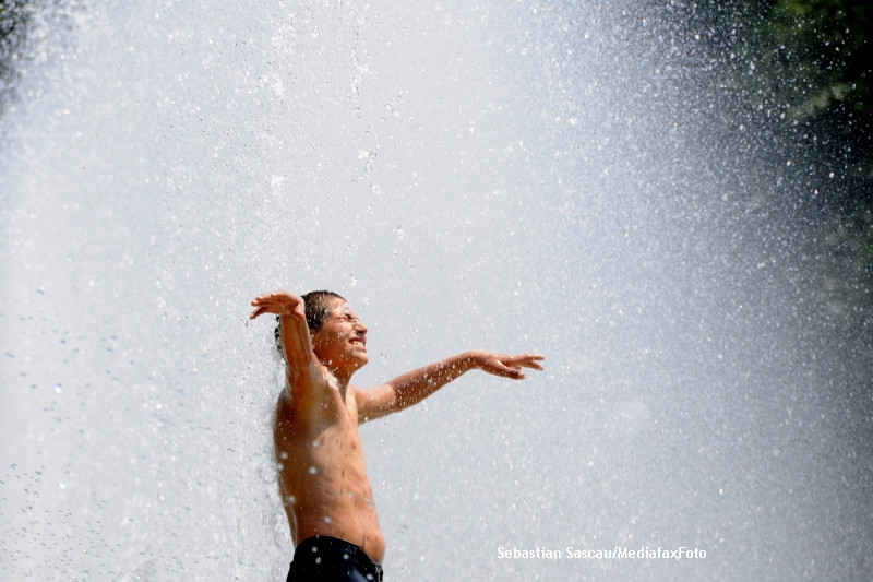 CANICULA 2011. Romania s-a "copt" astazi, la 40 de grade. Urmeaza o noapte fierbinte