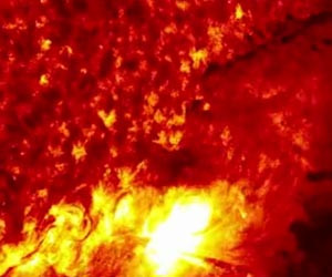 Exploziile care i-au facut pe fizicieni sa spuna: "parca forte intunecate pun stapanire pe Soare"