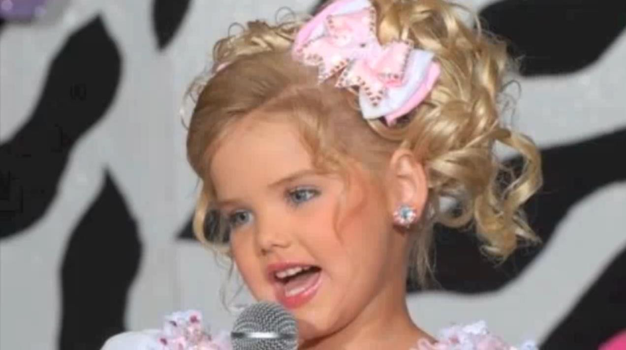 La 6 ani crede ca le-a facut pe toate si vrea sa se retraga. Povestea fetitei ce viseaza la imperii