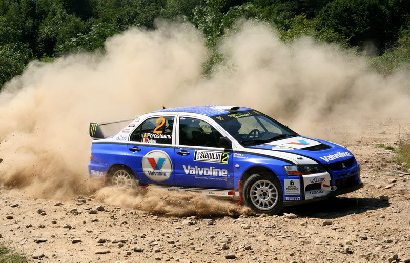 Motoare turate si miros de cauciuc ars, la Raliul Aradului. Vezi cand se da startul