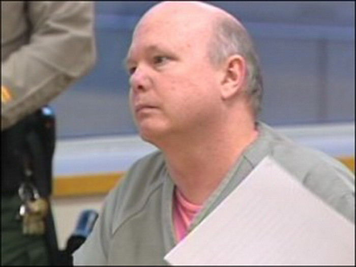 "Clementa" pentru un pedofil. Ii este permis sa se uite la filme porno cu minori, in inchisoare