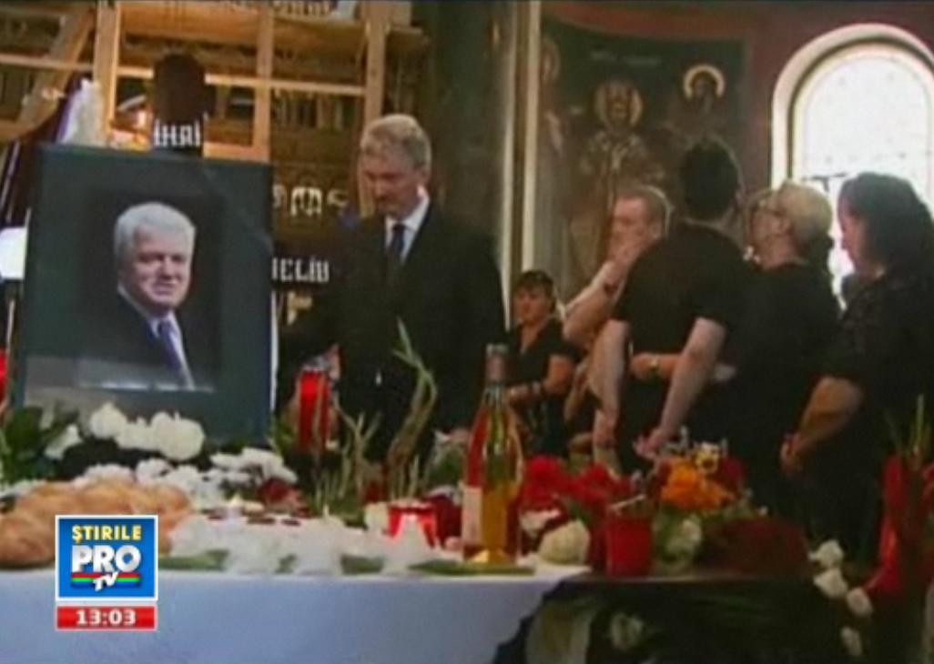 Cornel Fugaru a fost condus pe ultimul drum de familie, prieteni si artisti