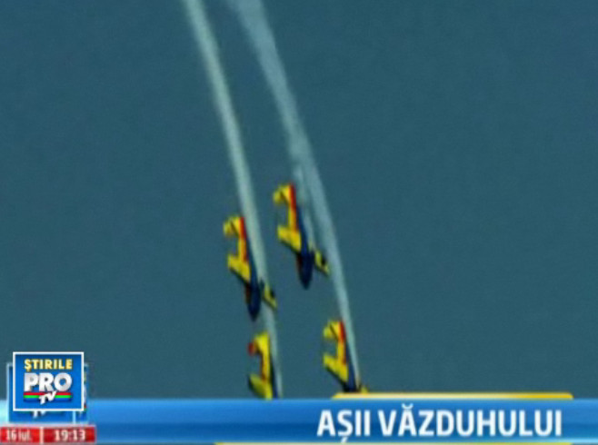 Senzatii tari pe cer. Cel mai spectaculos moment acrobatic. VIDEO