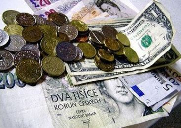 Topul celor mai vulnerabile monede in fata crizei din zona euro. Cum se comporta leul