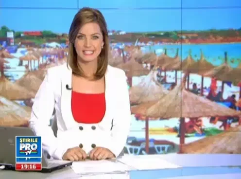 Intra in lumea animatoarelor de pe litoral. Cine sunt si cat castiga femeile ce dau viata cluburilor