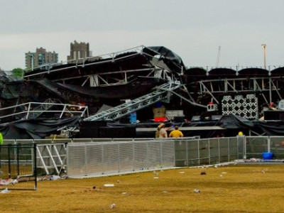 Concert cu efecte speciale neprevazute, in Canada. Scena s-a prabusit in mijlocul show-ului