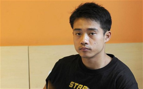 Cerseste pe strada pentru ca nu mai are ce manca. Exercitiul zilnic al unui gimnast chinez de Aur