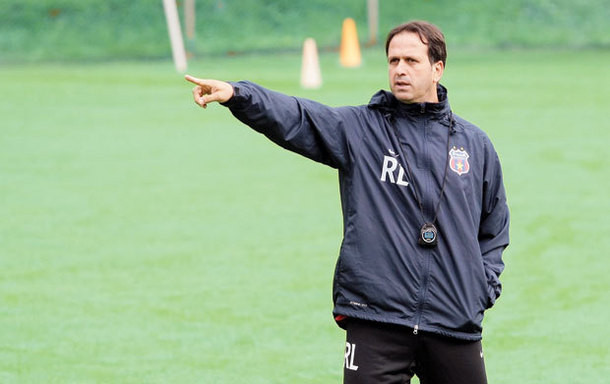 Sar scantei pe banca Stelei! Levi s-a lovit deja de prima neintelegere cu Meme.Ce reprosuri i se fac