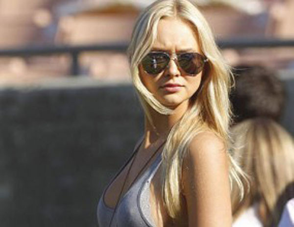 VIDEO Ronaldo a ramas INMARMURIT la antrenamente! O blonda l-a facut sa se poarte ca un adolescent