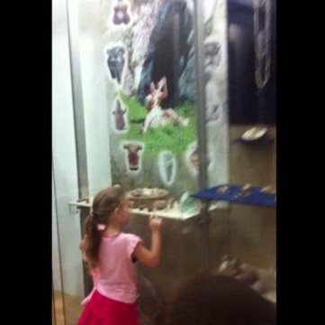 Video exclusiv. Monica, interesata de cultura generala a Irinei! A dus-o la muzeu