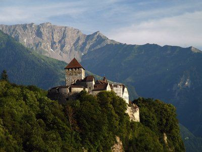 Colectie de 5.000 de masini, castel cu 1.800 de camere. Viata celor mai bogati monarhi ai lumii.FOTO