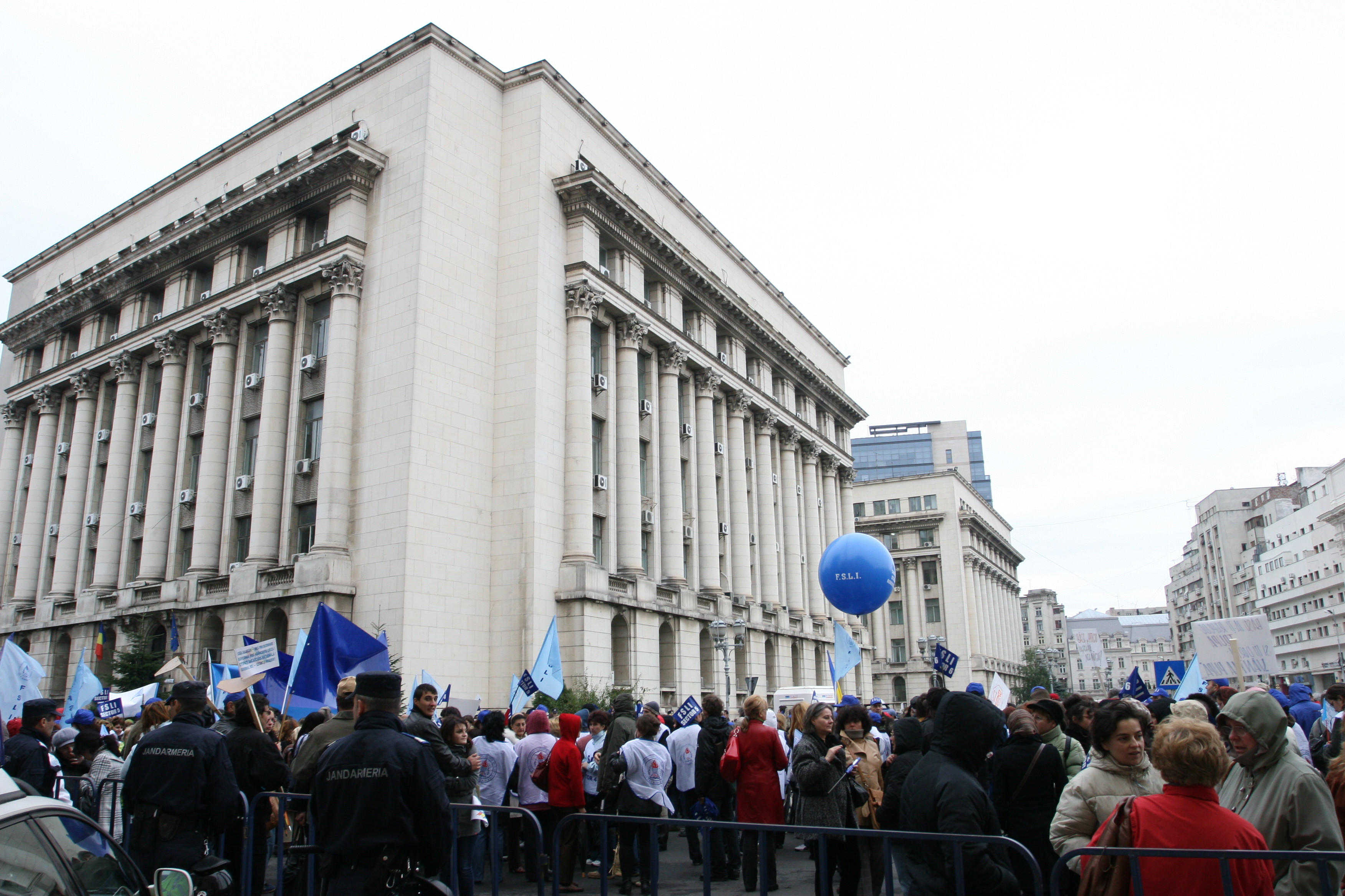 Bomba de la Ministerul Muncii, doar un fas. Cum fac unii glume pe banii statului