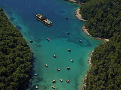 FOTO. Senzational. Pleci la plimbare pe mare cu camera de hotel