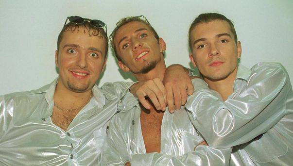 Iata care sunt cele mai penibile versuri din melodiile romanesti!