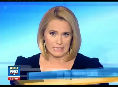 FOTO. Prapastie in mijlocul casei. O femeie s-a trezit cu un crater de 13 m adancime, exact sub pat