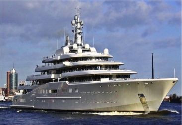 Cea mai noua extravaganta: iahtul de 3,4 miliarde de euro, placat cu aur. GALERIE FOTO