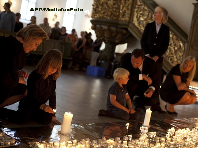 Norvegia isi plange mortii. Ceremonie in memoria victimelor, la o saptamana de la atentate