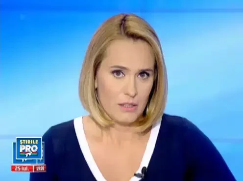 Accident violent: a intrat intr-o masina, a rasturnat un microbuz si a fugit. 12 oameni, raniti